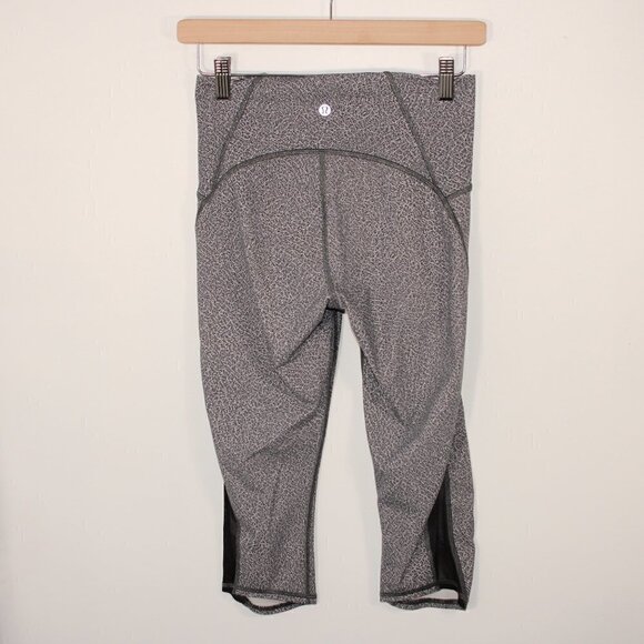 Lululemon Size 6 Train Times Crop (17") Black/White Pattern - Picture 6 of 6